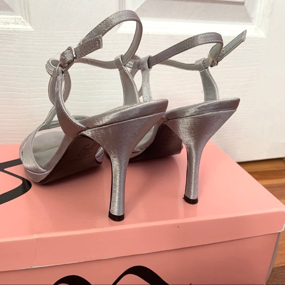 Formal Heels - Picture 3 of 3